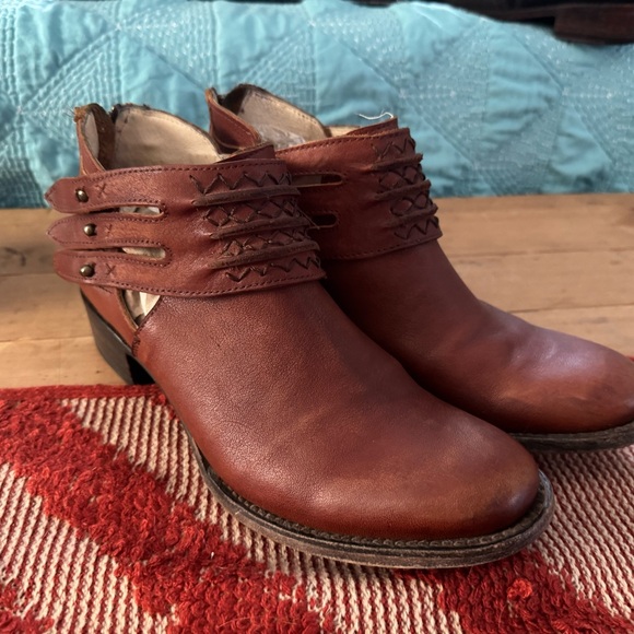 Freebird by Steven Slay size 10 GUC - Picture 2 of 4